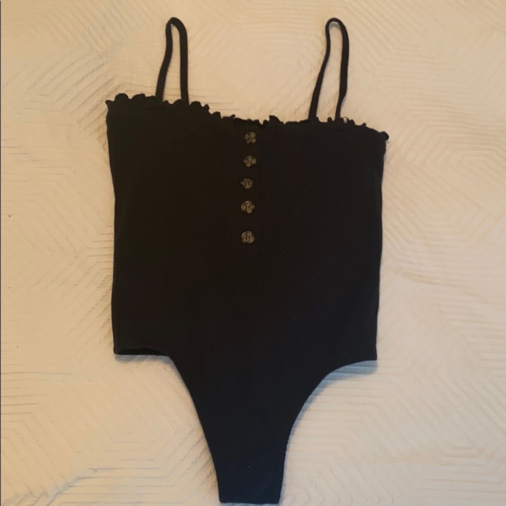 NWOT MISSGUIDED BLACK RUFFLE RIBBED BODYSUIT US 8